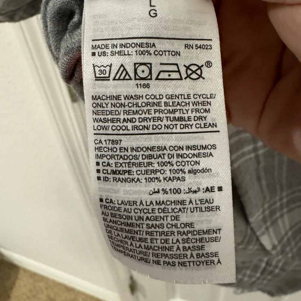 Old Navy Classic Flannel Shirt in Gray Plaid - Size L - Picture 4 of 4